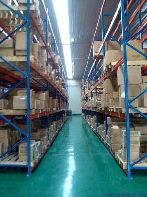 倉(cāng)儲(chǔ)物流行業(yè)中的整車危險(xiǎn)品運(yùn)輸 嚴(yán)格規(guī)程與專業(yè)護(hù)航