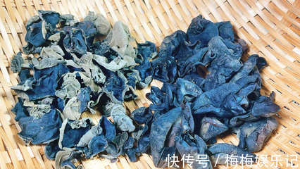 泡木耳時，用清水泡等于吃蟲卵？廚師長教您一妙招，加入一小勺白色粉末，臟東西全跑光